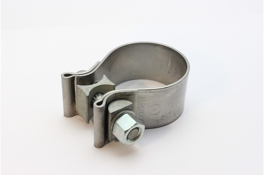 Exhaust pipe mounting-1