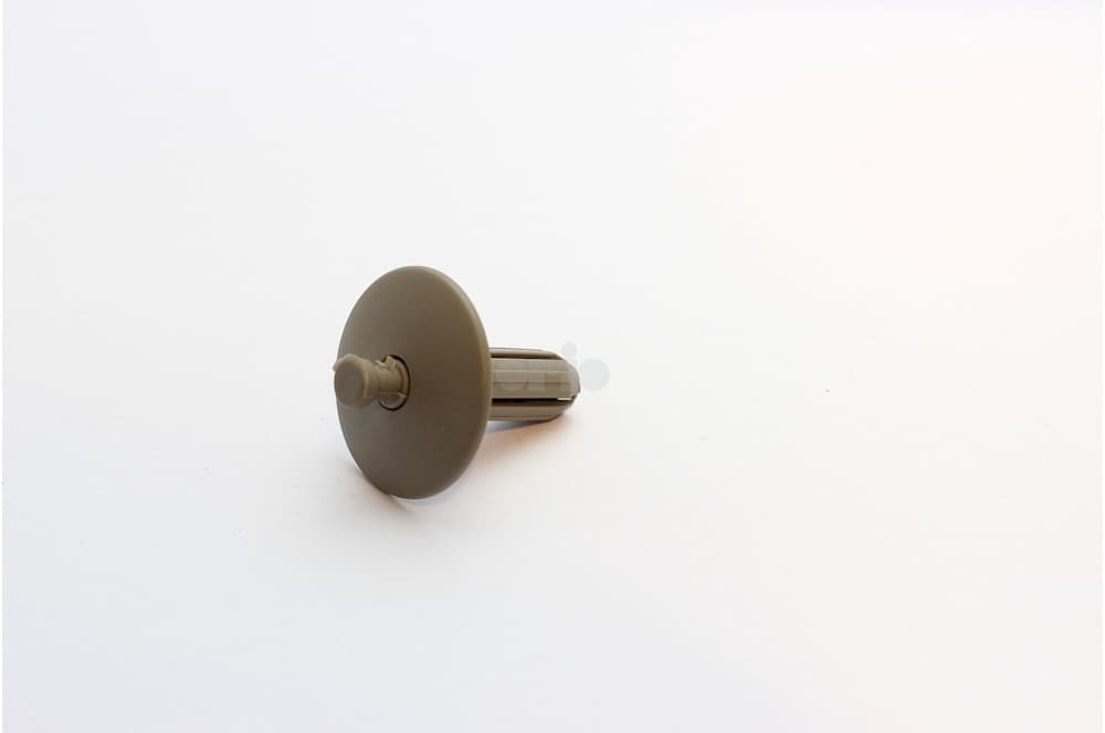 Expanding rivet