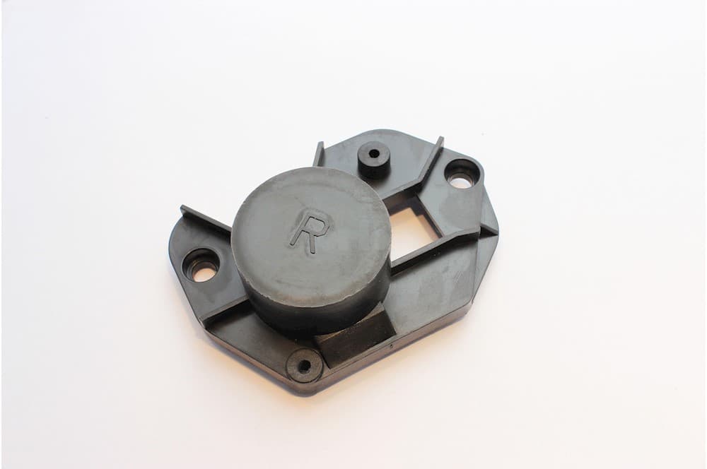 Engine mounting bracket